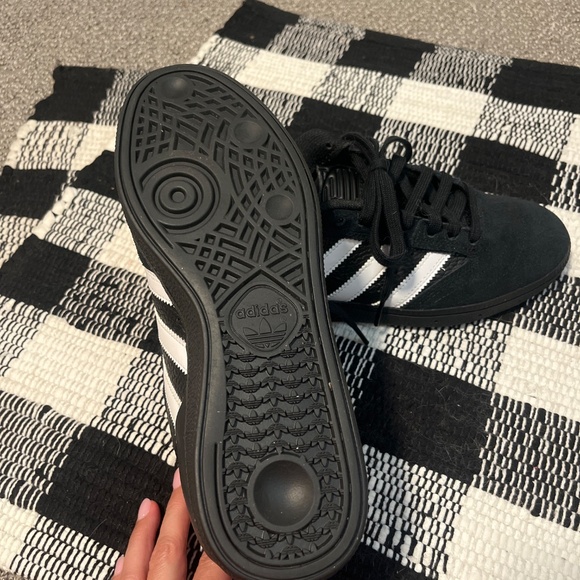 Adidas Buzenits shoes - Picture 6 of 7